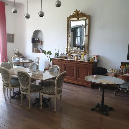 Chateau De Champblanc Homestay szállás *