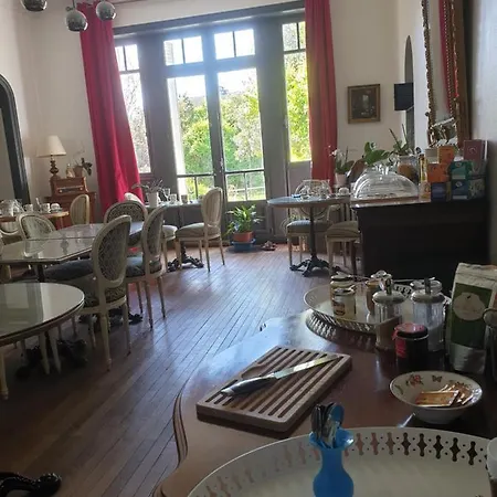 홈스테이 Chateau De Champblanc *