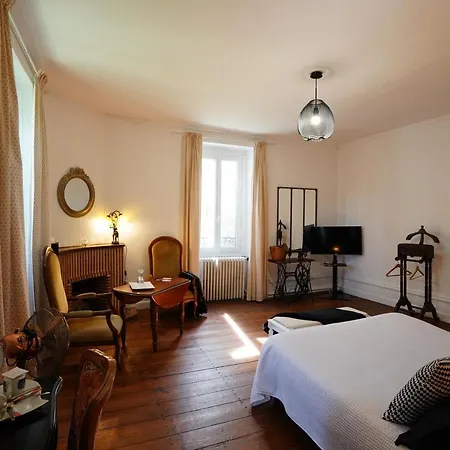 Chateau De Champblanc 홈스테이 *