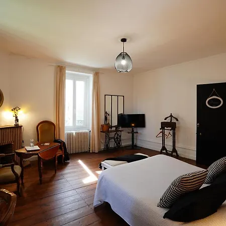 홈스테이 Chateau De Champblanc *
