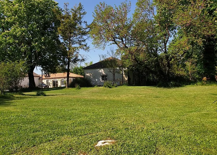 Chateau De Champblanc Privatunterkunft *