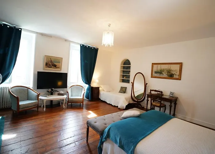 Privatunterkunft Chateau De Champblanc