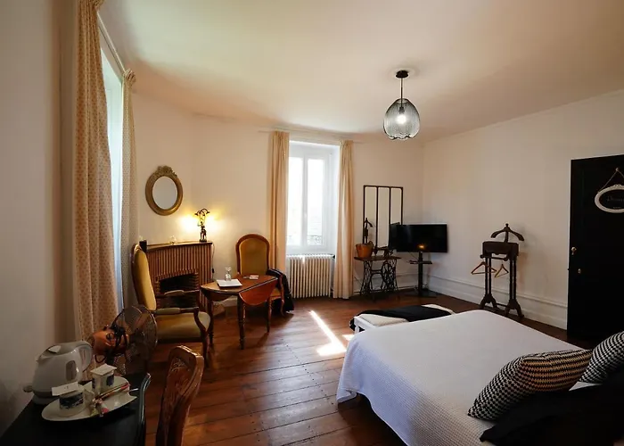 Chateau De Champblanc Privatunterkunft *