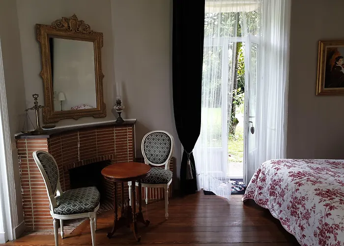 Privatunterkunft Chateau De Champblanc