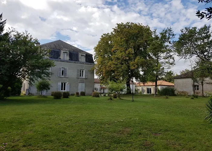 Chateau De Champblanc Privatunterkunft *